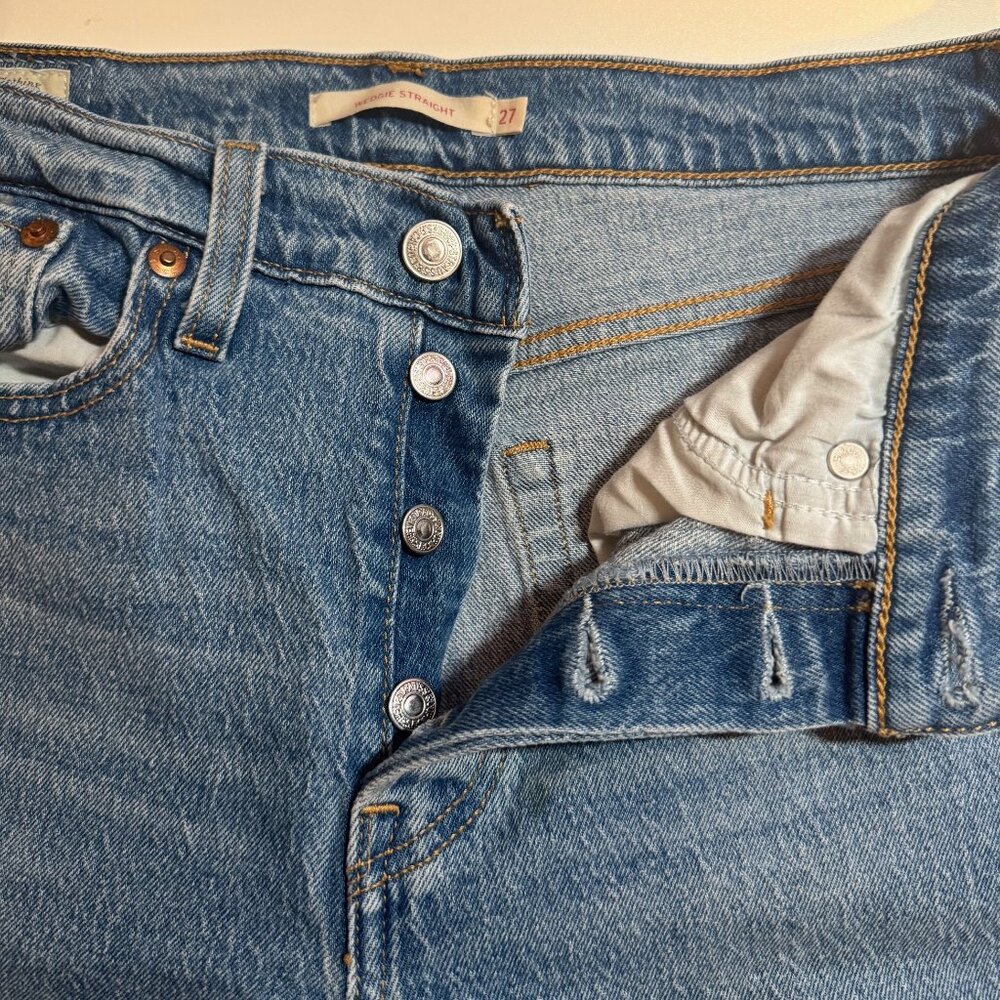 Wedgie Straight Levi's Jeans, Size 27